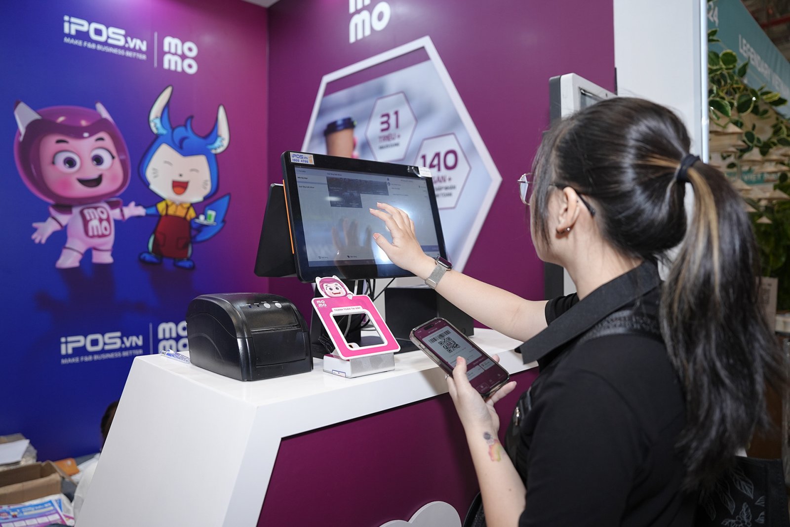tin tức - Cafe Show 2023: MoMo cùng iPOS.vn mang đến loạt giải pháp công  nghệ toàn diện cho doanh nghiệp F&B | theNEXTvoz