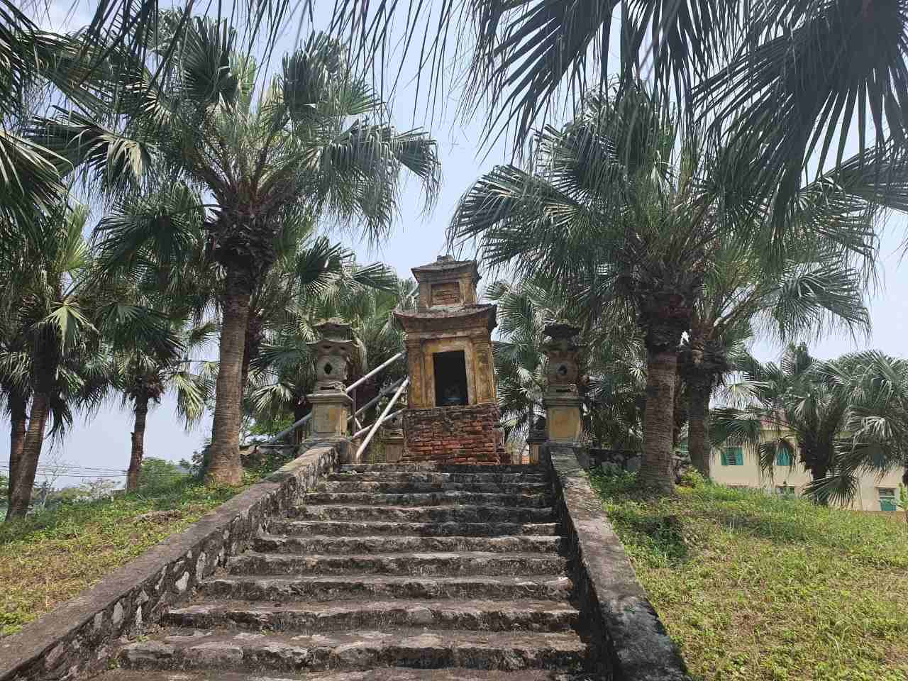 Toàn cảnh Tháp bút Kình Thiên - hạng mục gốc thuộc di tích quốc gia Đền thờ Nguyễn Bỉnh Khiêm. Ảnh: Phan Anh