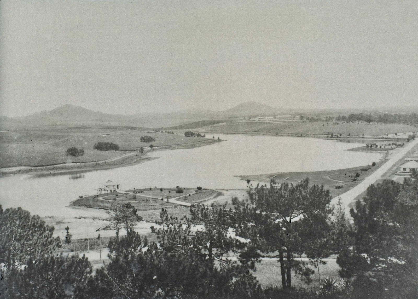 Ho-xuan-huong-thap-nien-1920.jpg