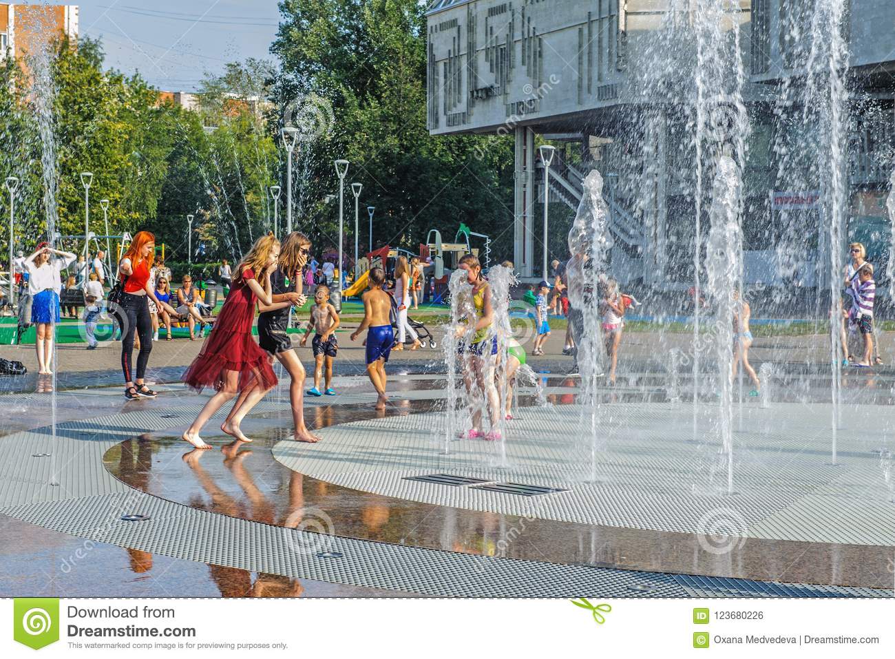 russia-yaroslavl-august-children-swim-street-fountain-hot-weather-extreme-heat-123680226.jpg