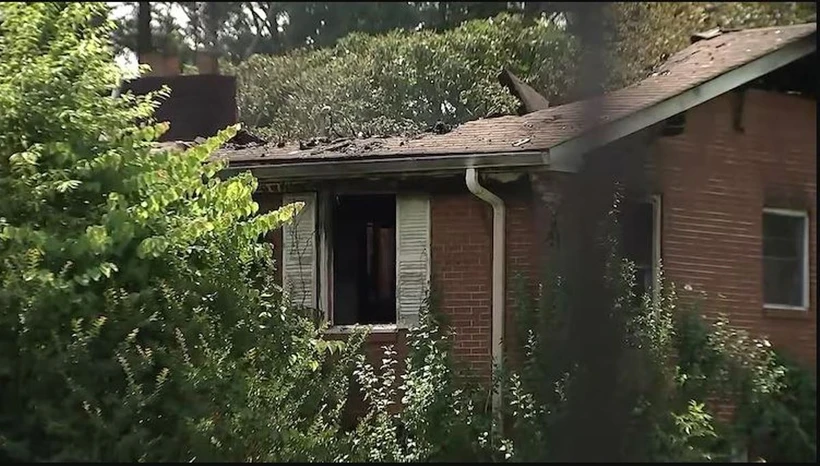 Ảnh chụp màn hình từ video cho thấy hiện trường vụ cháy khu dân cư ở Newnan, GA, ngày 17/6. (Nguồn: ABC News/WSB)