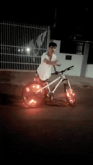879d69a039d08d6f5bd679c0352989bd.gif