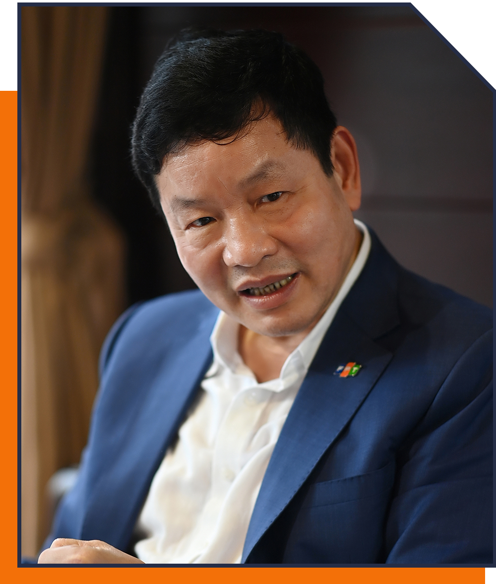 Chủ tịch FPT Trương Gia Bình: 33 năm xây dựng đế chế 4 tỷ USD từ 6 cây vàng - 24