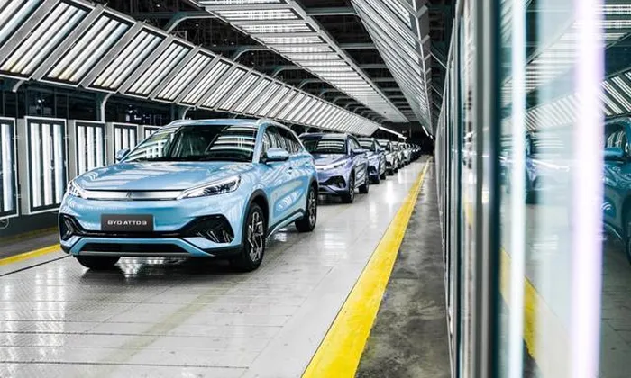 Theo Reuters, ông Lương Thanh Tùng, Phó chủ tịch HĐQT Tập đoàn Gelex cho biết: “Do chiến lược và sự chậm lại của thị trường xe điện, BYD đang xem xét quá trình khởi công xây dựng khu công nghiệp nơi BYD sẽ xây dựng nhà máy mới”.