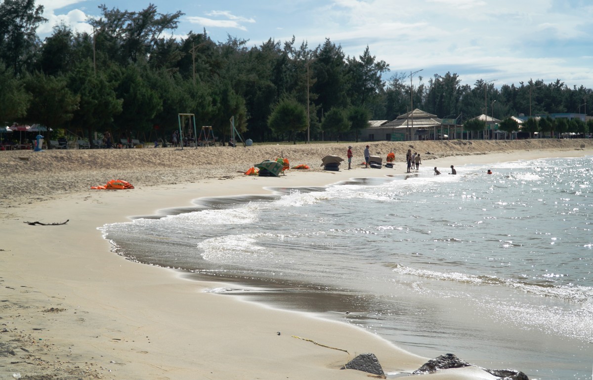 Sạt lở bờ biển bất thường giữa mùa hè ở Thừa Thiên-Huế ảnh 5