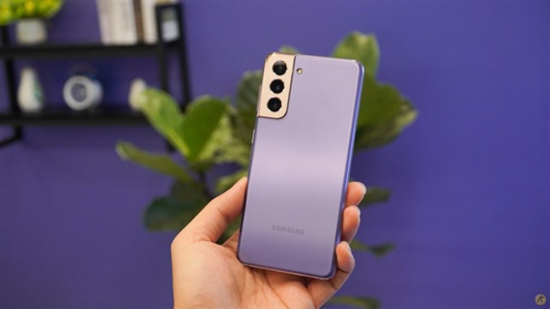 Nếu giá Samsung Galaxy S21 5G mà bằng S21 5G Ultra thì có lẽ chuyện không vui lắm đâu..