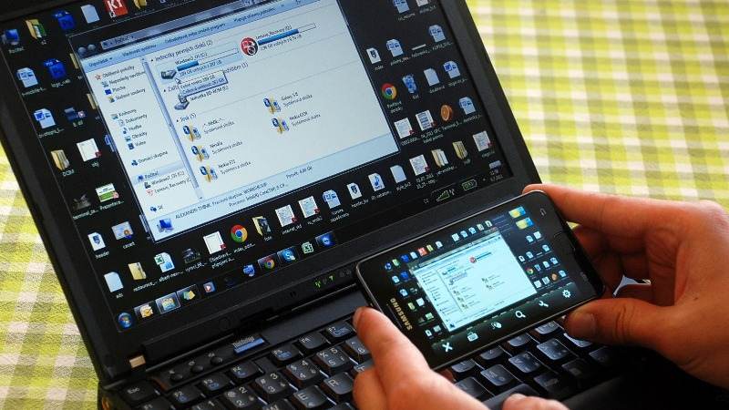 Biết đâu con người có thể kết hợp được cả smartphone và máy tính làm một?