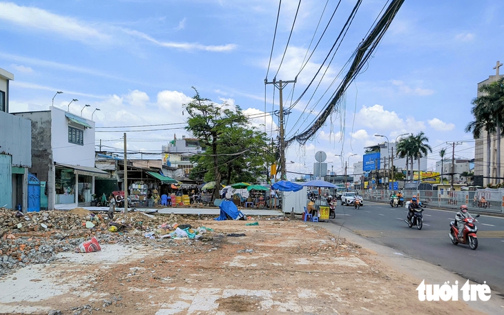 Từng mét vuông mặt bằng đang được khai thông thế nào trên quốc lộ 13? - Ảnh 5.