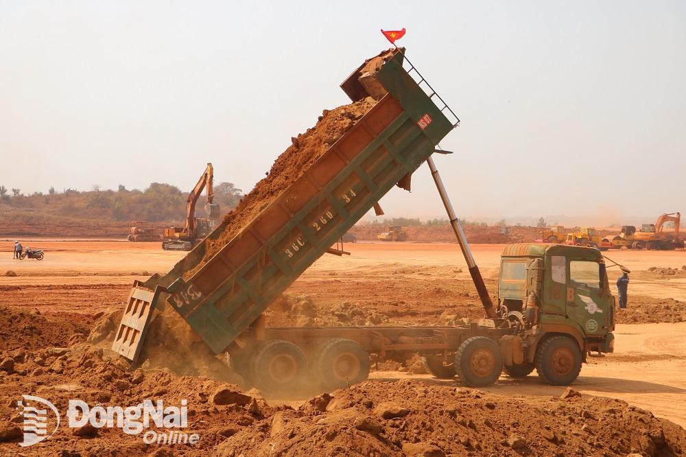 ACV đã từng có văn bản phản hồi đối với Ban Quản lý dự án 85 về việc sử dụng nguồn đất đào từ dự án Sân bay Long Thành phục vụ thi công dự án Đường cao tốc Biên Hòa - Vũng Tàu là không khả thi. Ảnh: tư liệu.