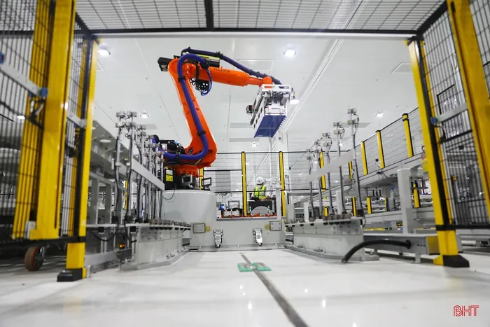 Hiện các robot đang được chạy thử để đảm bảo cho nhà máy sản xuất hàng loạt vào 30/6.