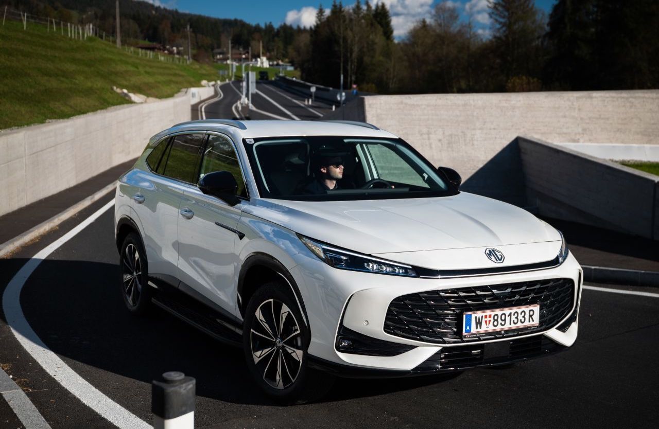All-New-MG-HS-PHEV-Tra%CC%86%CC%81ng-in-EU.jpg