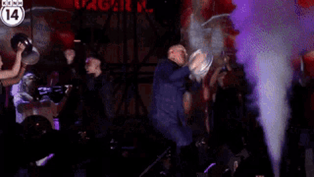 tenor.gif
