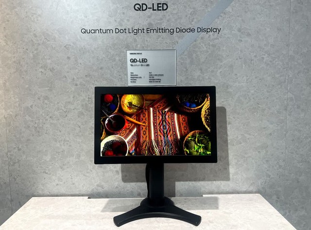 Samsung trình làng màn hình QD-LED đầu tiên trên thế giới