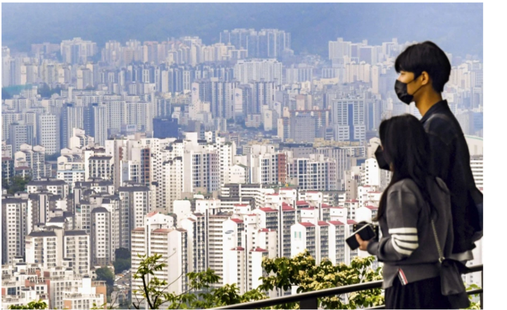 Thị trường việc làm ảm đạm, giá nhà vẫn tăng nhanh là hai yếu tố khiến thanh niên Hàn Quốc thấy một tương lai no đủ nằm ngoài tầm với. Ảnh: Insider.