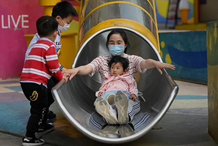  Nhiều người cho rằng thế hệ trẻ Trung Quốc đang bị ảnh hưởng bởi phương Tây nên chọn độc thân, không con cái. Ảnh minh họa: Reuters. 