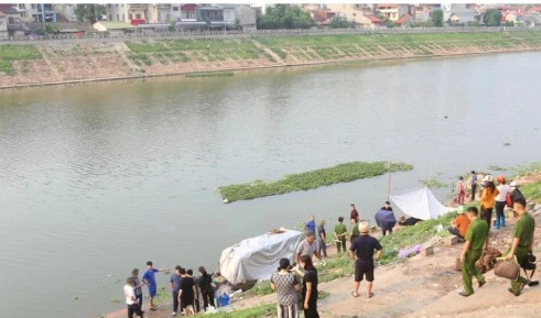 Cơ quan chức năng tỉnh Lạng Sơn khám nghiệm hiện trường, điều tra nguyên nhân vụ việc.