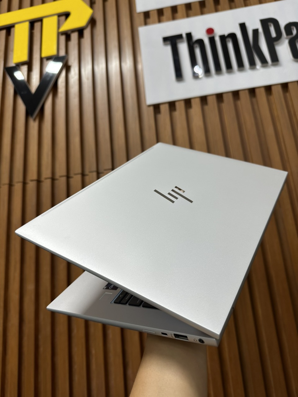 HP-Elitebook-840-G9-Core-i5-anh-1.jpg