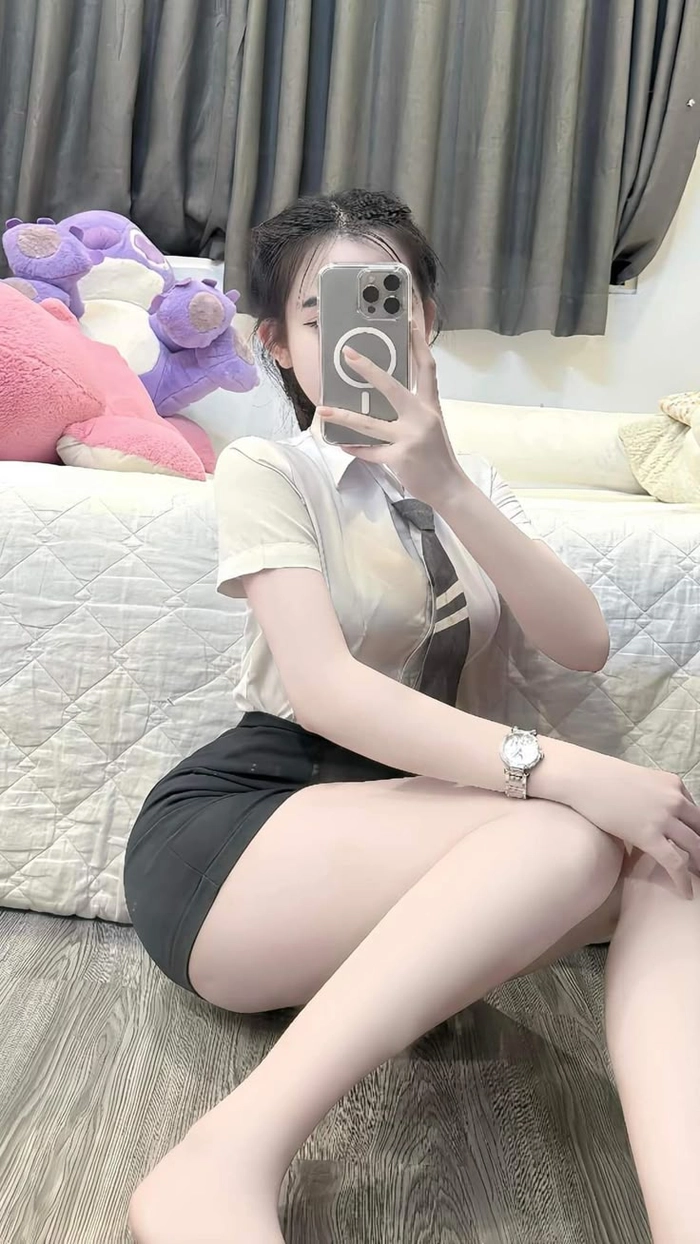 Gai-xinh-mac-vay-ngan-chan-dai-cuon-hut.webp