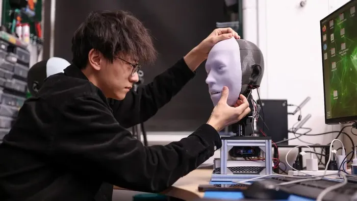 Các nhà nghiên cứu của Đại học Columbia tin rằng robot Emo là một bước tiến đáng kể trong giao tiếp phi ngôn ngữ giữa con người và robot. Ảnh: popsci