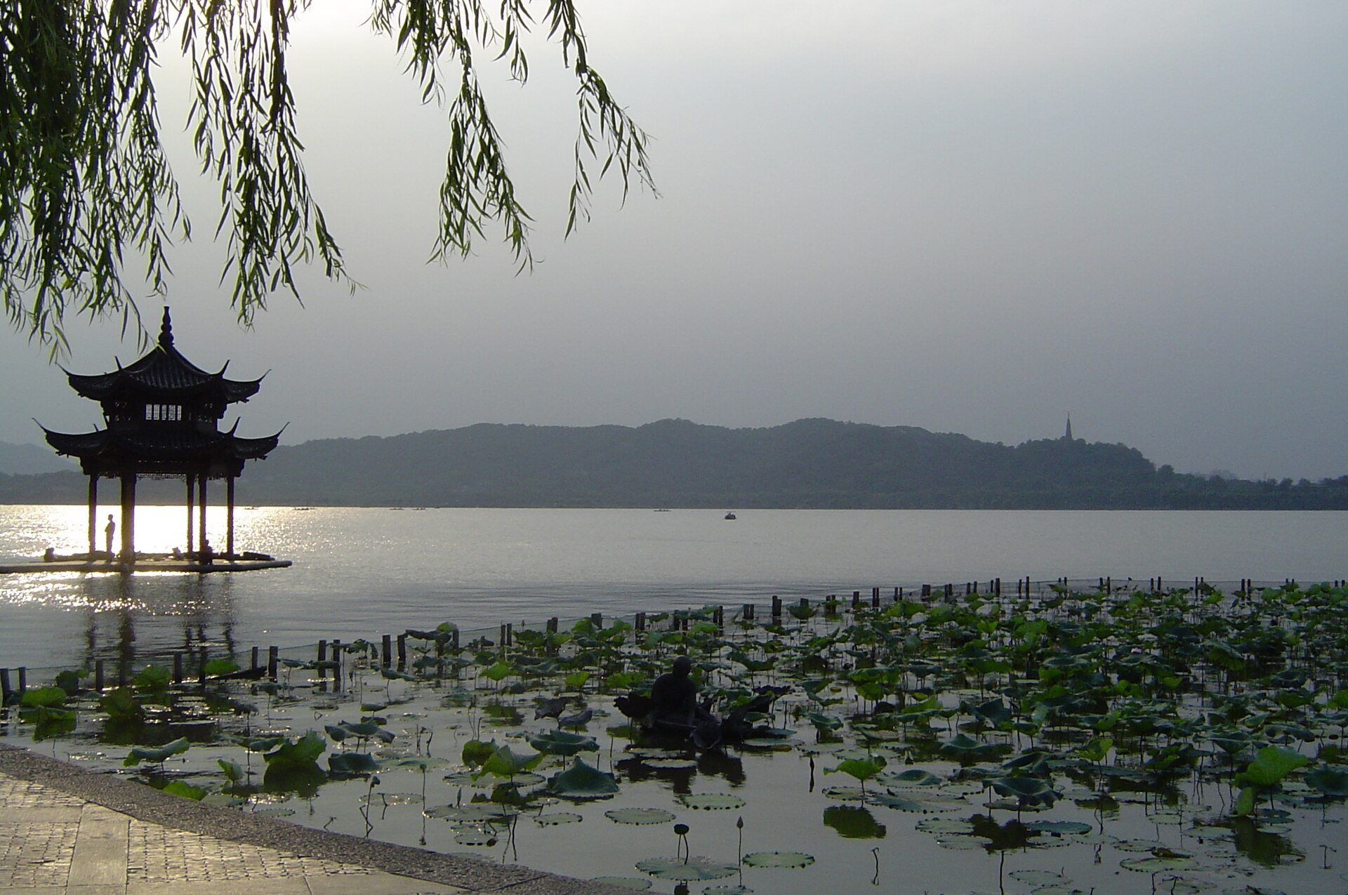 1920px-West_Lake.JPG
