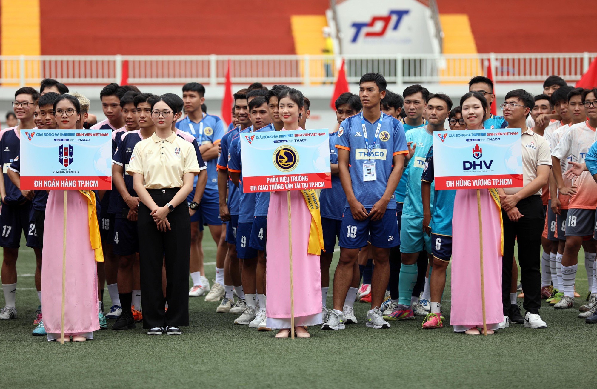 Những ‘nàng tiên’ ngày khai mạc giải bóng đá Thanh Niên sinh viên Việt Nam- Ảnh 7.