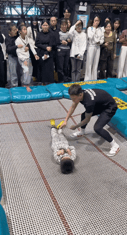 3a4252e2bc5e9968989675fd82ed8a43.gif