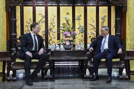Tỉ phú Elon Musk gặp Thủ  tướng Trung Quốc Lý Cường tại Bắc Kinh (Ảnh: Tân Hoa Xã)