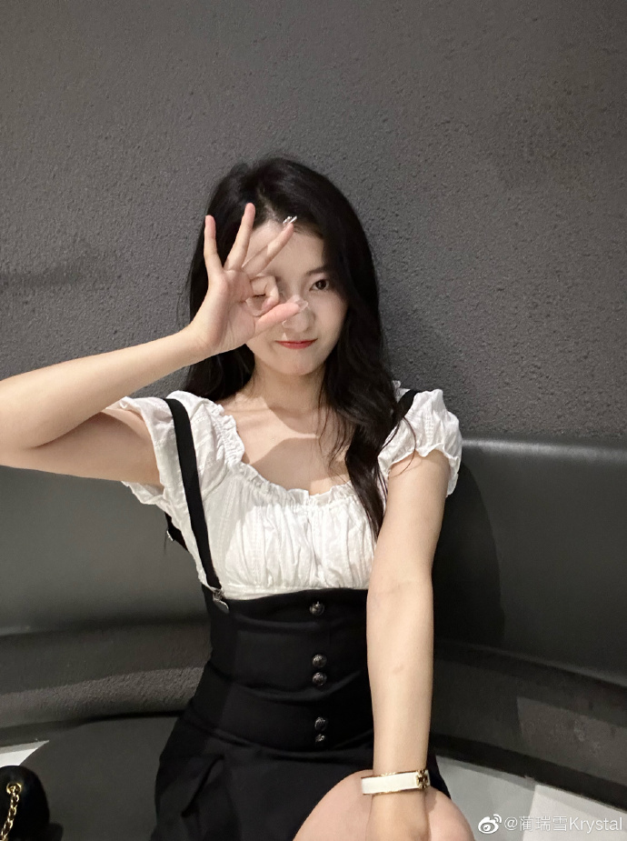 007YNttoly1he7fc4i1i2j31sc2e91ky.jpg