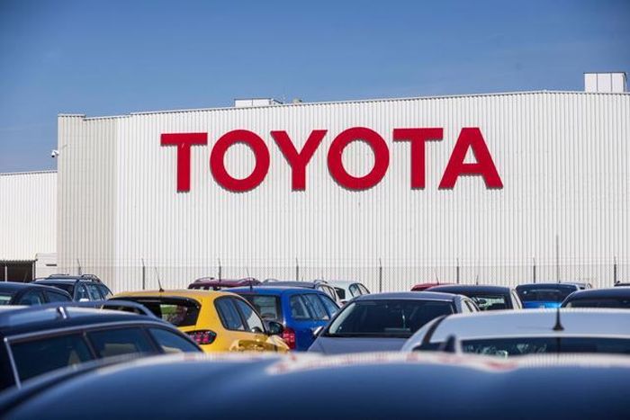 Mặc dù phải đối mặt với những thách thức trong ngành như gián đoạn chuỗi cung ứng và biến động kinh tế, khả năng duy trì đà sản xuất của Toyota nhấn mạnh hiệu quả hoạt động và hoạch định chiến lược của nhà sản xuất này.