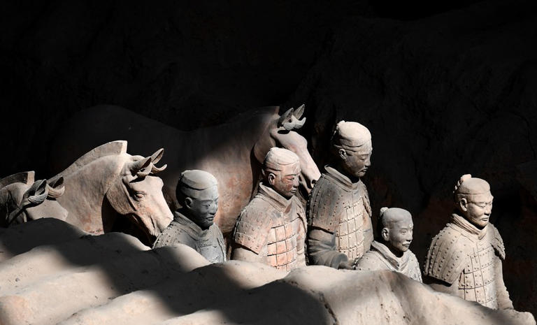 Các binh sĩ đội quân đất nung trong lăng mộ Tần Thủy Hoàng. Ảnh: Xinhua