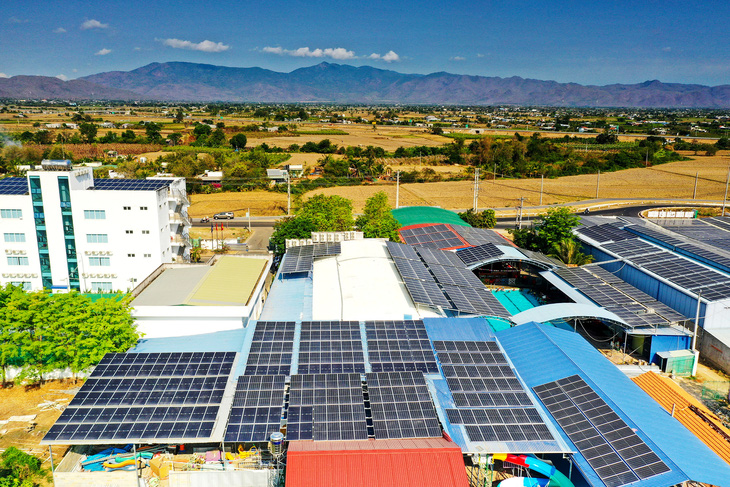 Điện mặt trời mái nhà ở huyện Hàm Thuận Bắc, tỉnh Bình Thuận - Ảnh: QUANG ĐỊNH