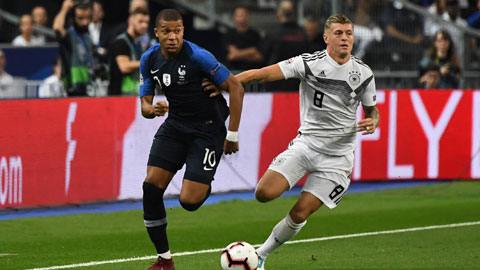 Để ngăn chặn Mbappe (trái), các cầu thủ Đức sẽ phải rất vất vả