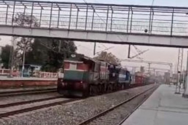 Ấn Độ: Tá hỏa tàu không người lái chạy băng băng 100 km/giờ- Ảnh 1.