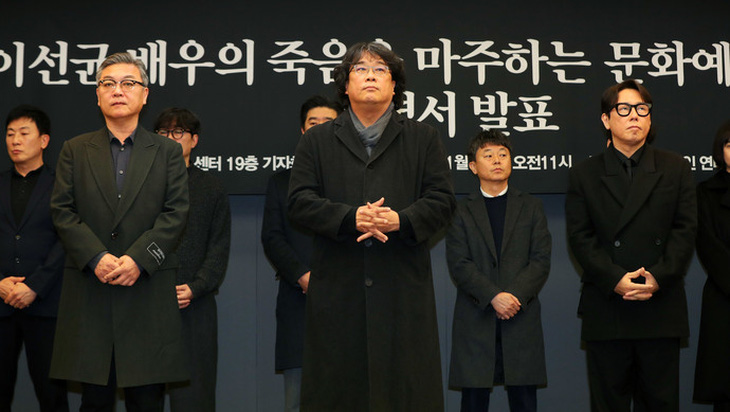 Các nghệ sĩ kêu gọi có một cuộc điều tra toàn diện xung quanh vụ việc của diễn viên Lee Sun Kyun - Ảnh: Newsis