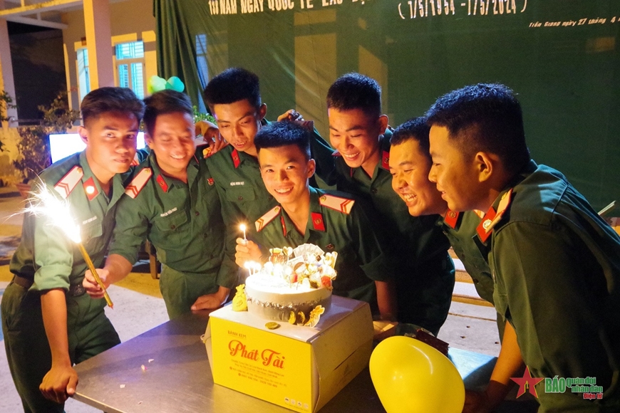 Xem bộ đội Quân khu 9 tổ chức Sinh nhật đồng đội