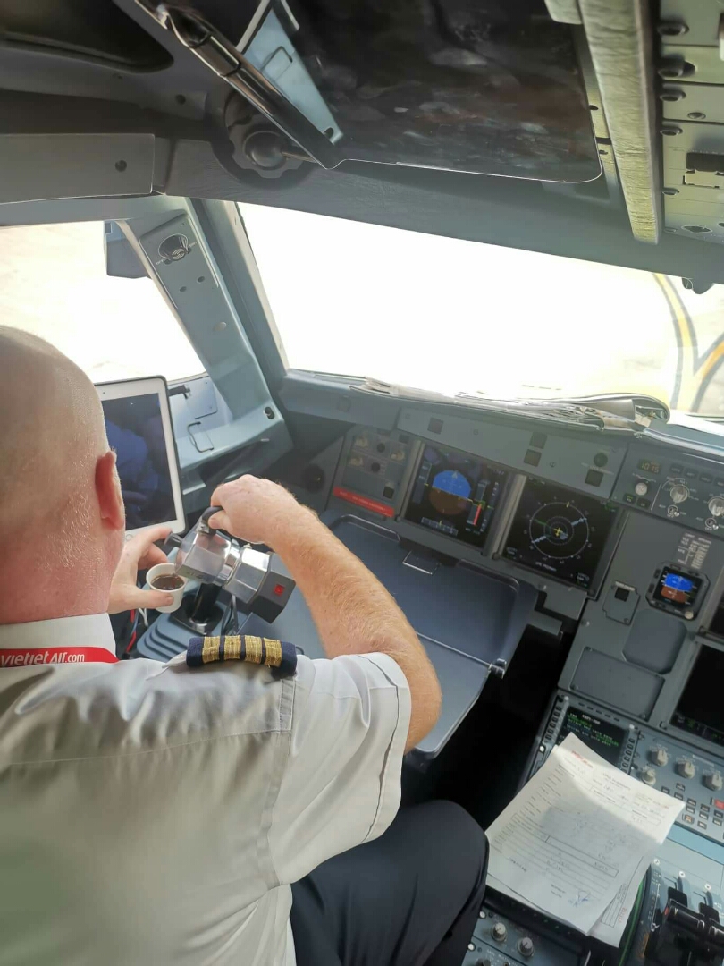 FlyULlM.jpg