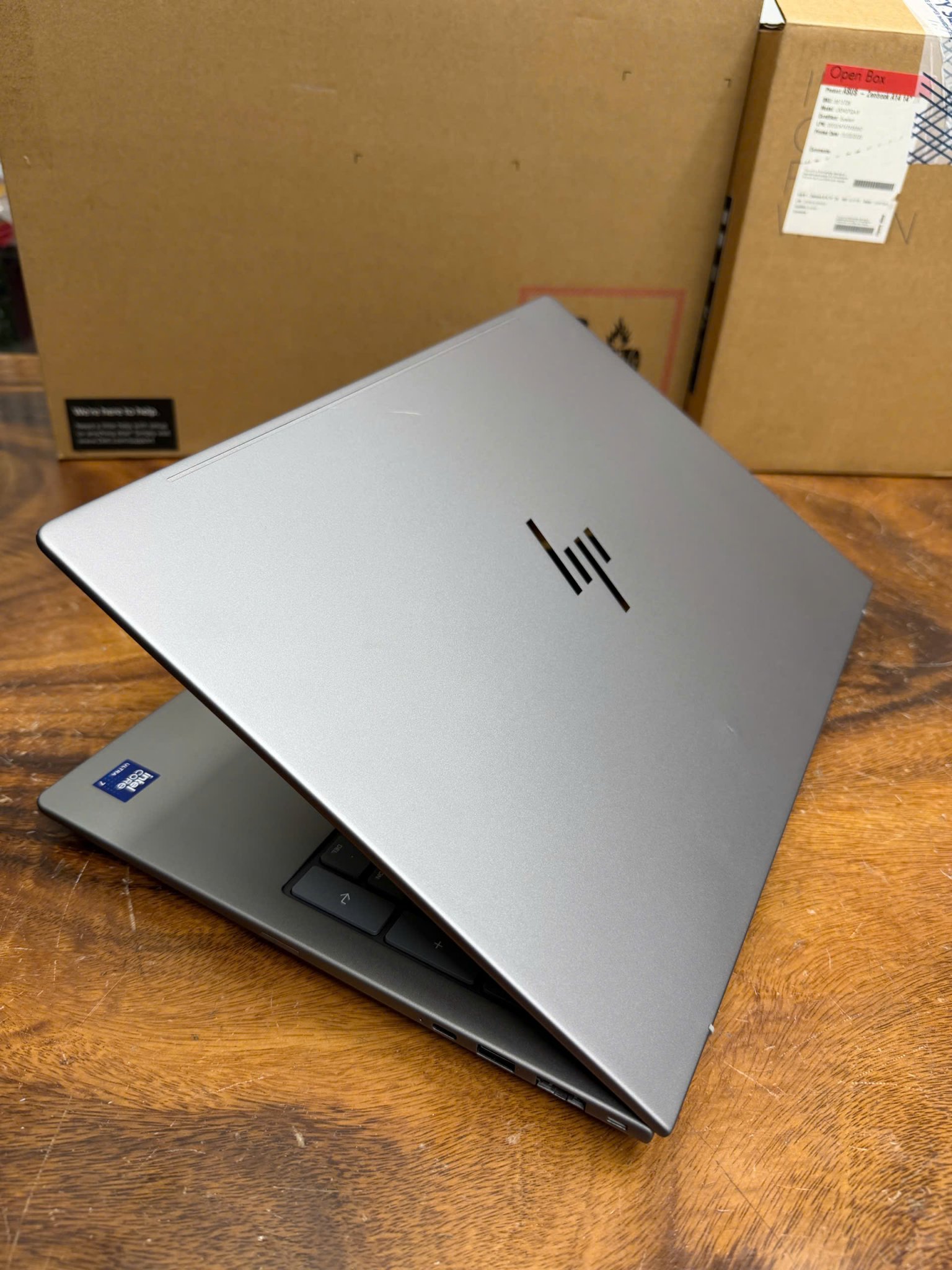 HP ZBook 8 G1i 16 inch (1).jpg