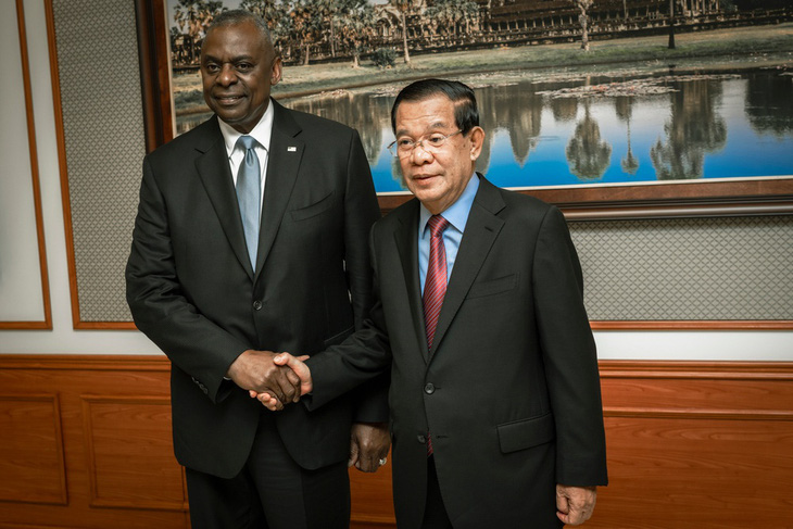 Ông Austin gặp Chủ tịch Thượng viện Campuchia Hun Sen ngày 4-6 - Ảnh: Bộ Quốc phòng Mỹ