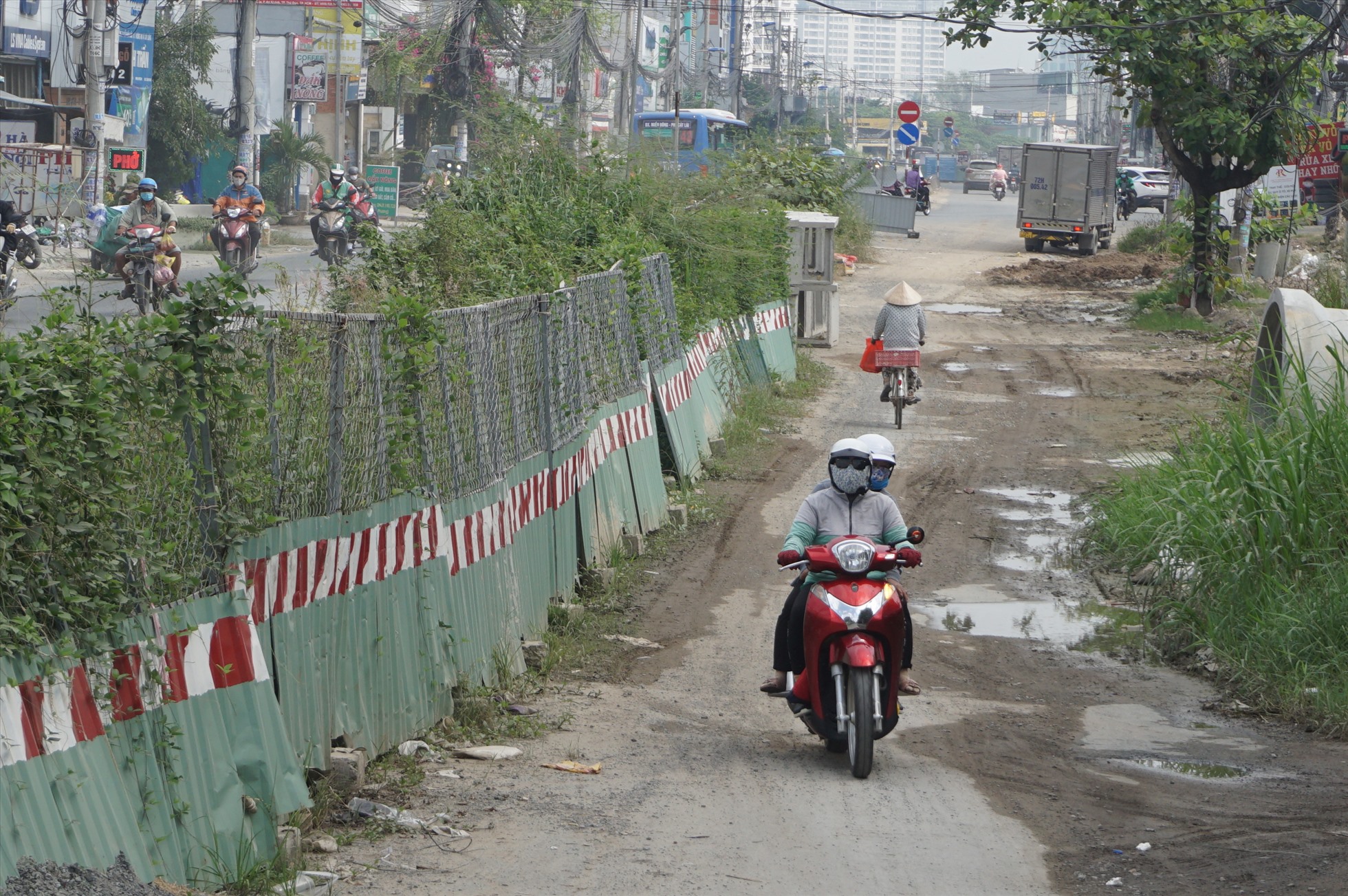 TP Hồ Chí Minh: Dân khổ vì 2,5 km đường làm 7 năm chưa xong