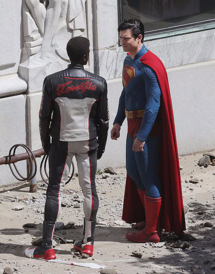 Fan chê trang phục Superman mới, cái bóng Henry Cavill quá lớn- Ảnh 3.
