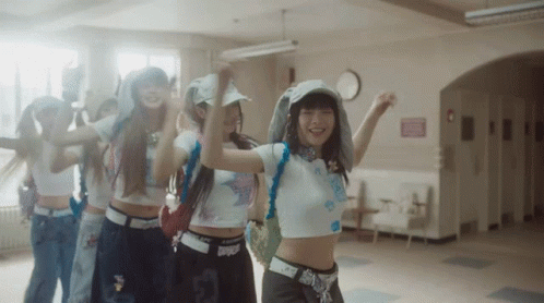 newjeans-omg.gif