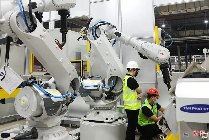 Toàn bộ robot trong nhà máy được sử dụng của các hãng lớn trên thế giới như: Fuka, ABB...
