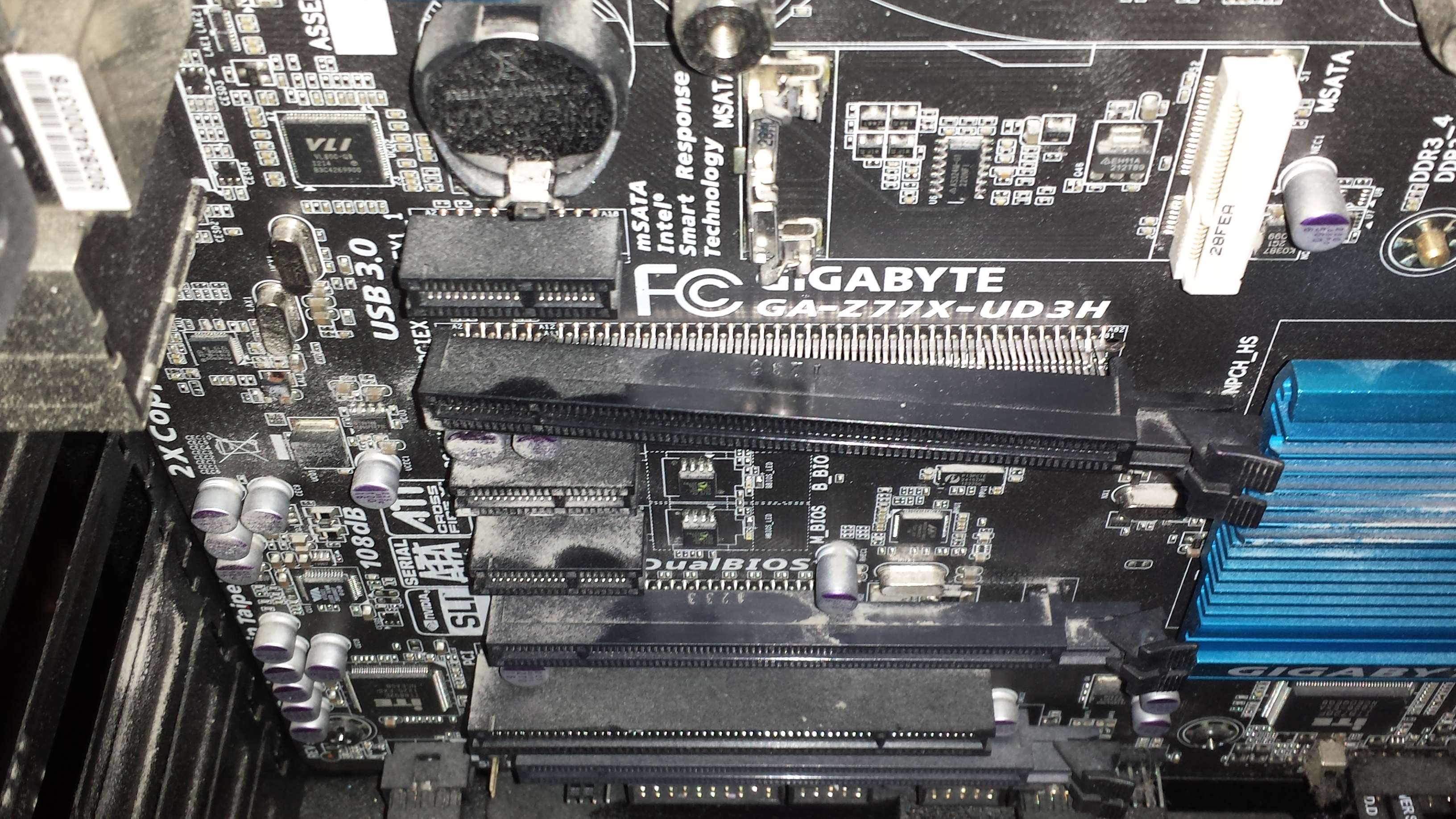 Small snag whilst cleaning, broke pci-e lane | Overclock.net