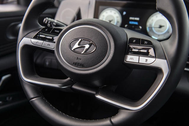 Ra mắt Hyundai Elantra hoàn toàn mới: Đẹp xuất sắc, đe nẹt Mazda3 - Ảnh 11.
