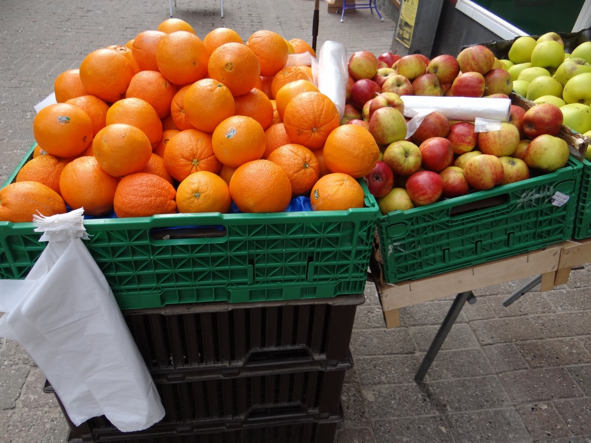 oranges_apples_fruit_greengrocer_fruit_boxes_outdoor_plastic_bags_fruit_bags-1247538.jpg!d