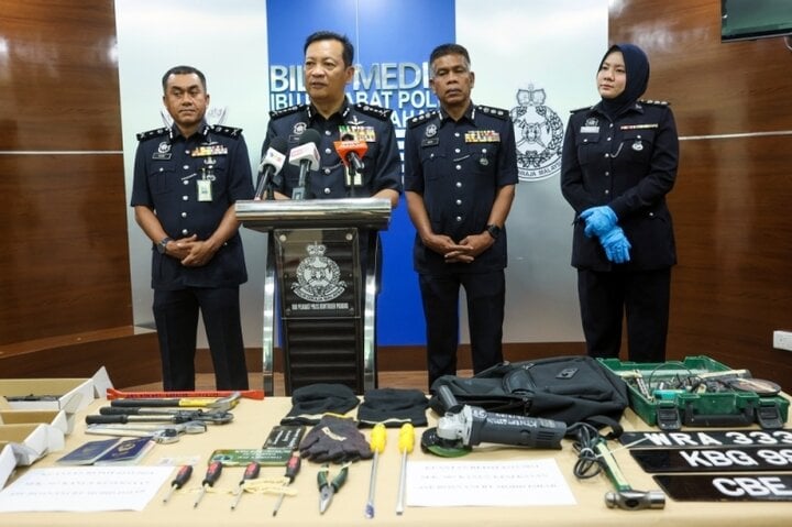 Cảnh sát Malaysia trong cuộc họp báo về vụ việc. (Ảnh: Malay Mail)