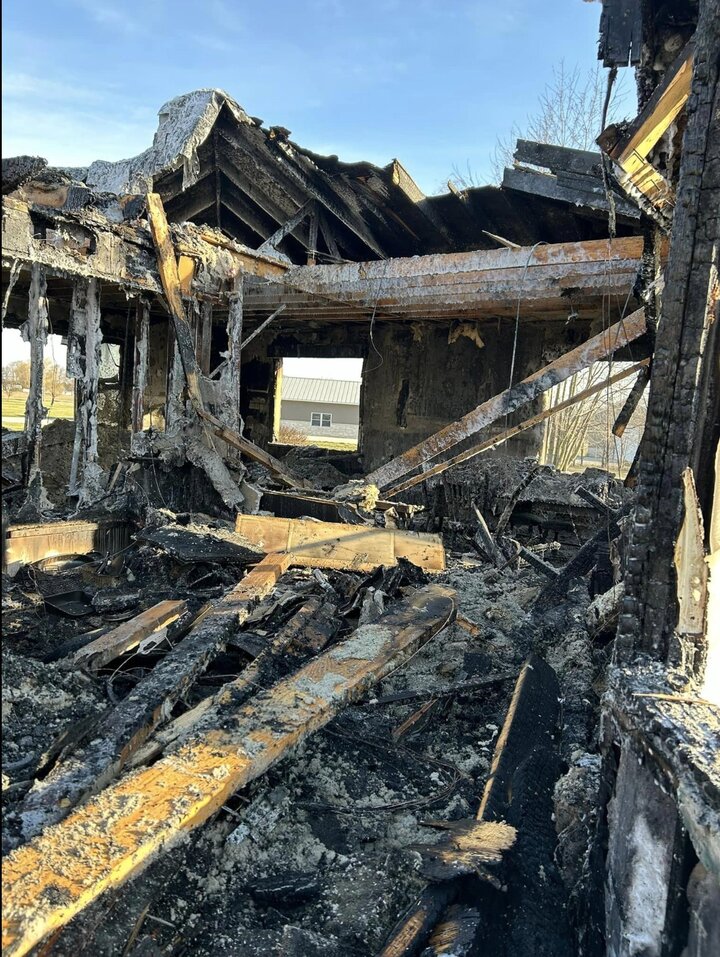 Ngôi nhà của Coleman bị thiêu rụi bởi đám cháy.
