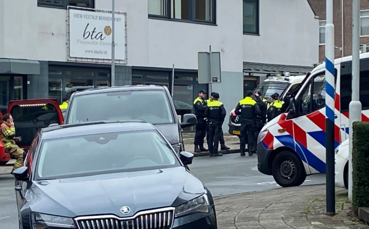 Nhiều người bị bắt giữ làm con tin ở Hà Lan. (Ảnh: NY Post)
