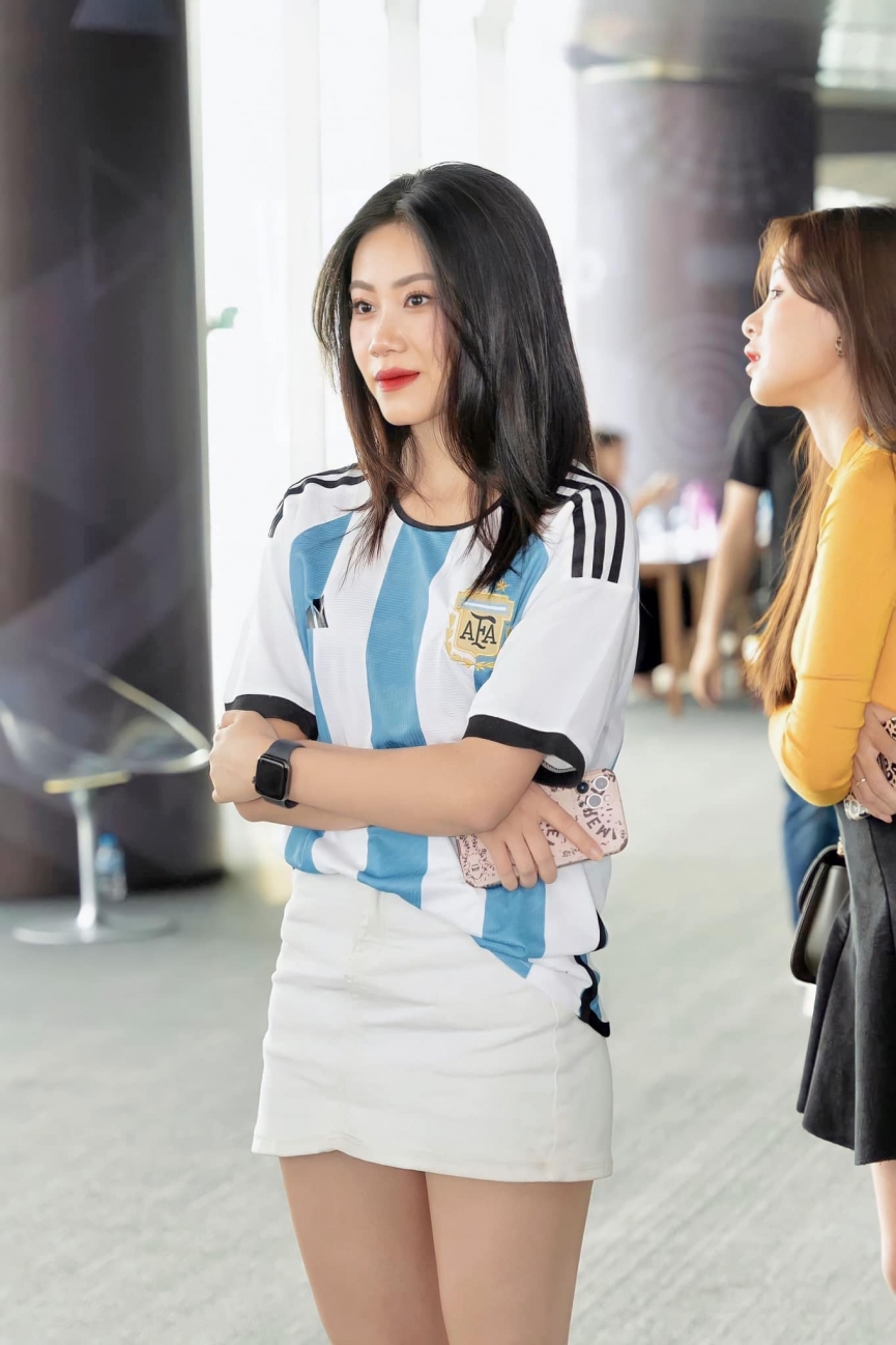 Dàn hot girl đẹp nghiêng nước nghiêng thành tham dự 'Nóng cùng World Cup 2022' (Phần 1) 215592