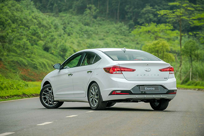 Gia-xe-Hyundai-Elantra-lan-banh-thang-7-2021-5-1625408098-796-width660height441.jpeg